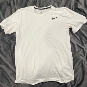 Never worn Nike drifit men’s tee
